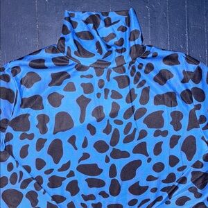 Blue and black giraffe animal print turtleneck